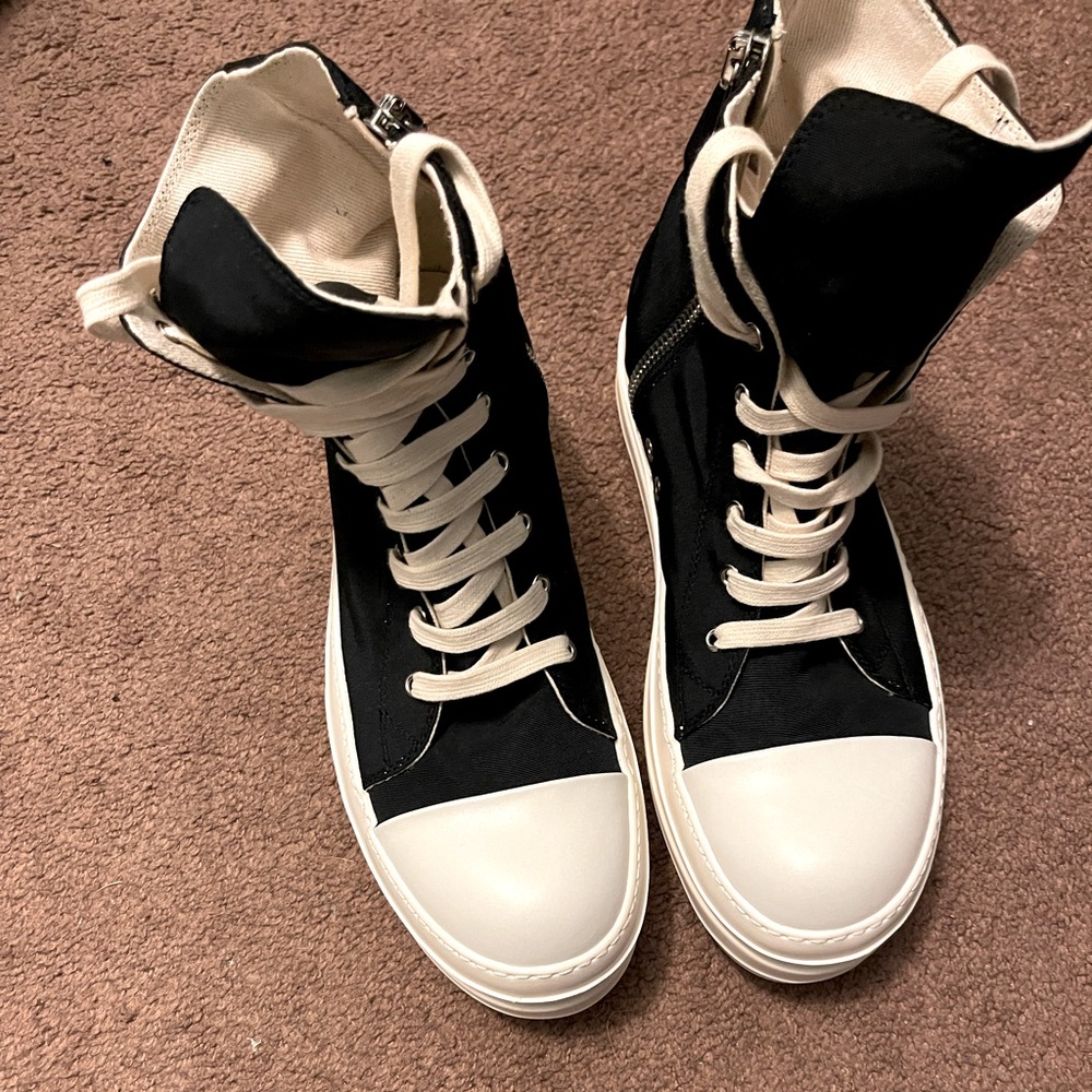 Hi I am selling my Authentic Pair of Rick Owens Drkshdw43. Inbox me for details.